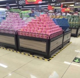 ستاند لعرض البضاعة